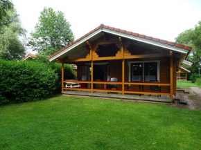 Fins Chalet op vakantiepark met zwembad